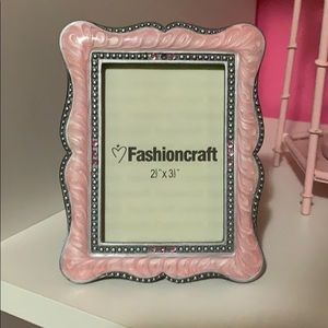 2.5” x 3.5” pink picture frame